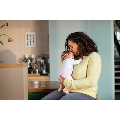 Philips Avent Natural With Natural Response Nipple, All-in-One Gift Set With Snuggle Giraffe - 18pc 10 Philips Avent Natural With Natural Response Nipple, All-in-One Gift Set With Snuggle Giraffe - 18pc - Image 10