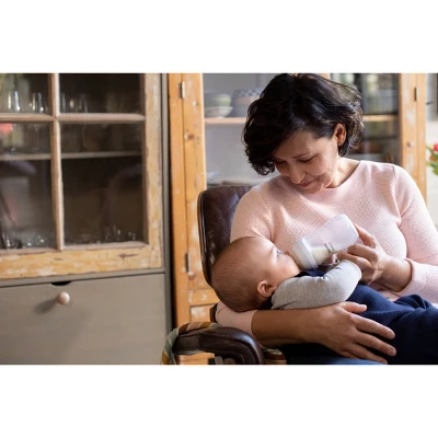 Philips Avent Natural With Natural Response Nipple, All-in-One Gift Set With Snuggle Giraffe - 18pc 12 Philips Avent Natural With Natural Response Nipple, All-in-One Gift Set With Snuggle Giraffe - 18pc - Image 12