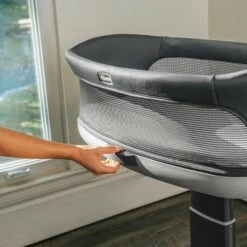 Chicco Close To You SE Bedside Bassinet - Charcoal -Graco Shop GUEST bd232fb4 bad1 41d3 956a 3f2073e47530