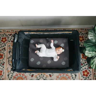 4moms Breeze Plus Playard | Easy, One-Handed Setup | With Removable Bassinet & Flip Changer | Black 3 4moms Breeze Plus Playard | Easy, One-Handed Setup | With Removable Bassinet & Flip Changer | Black - Image 3